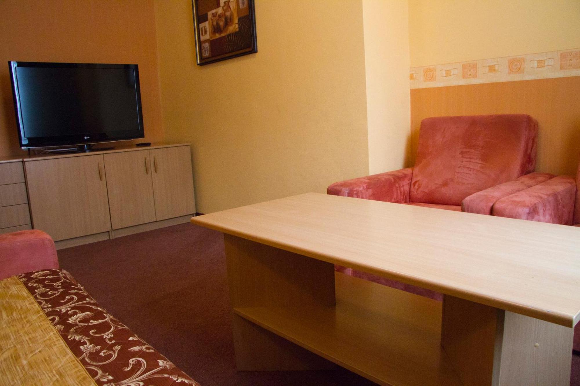 Hotel Iskra رشيشوف المظهر الخارجي الصورة