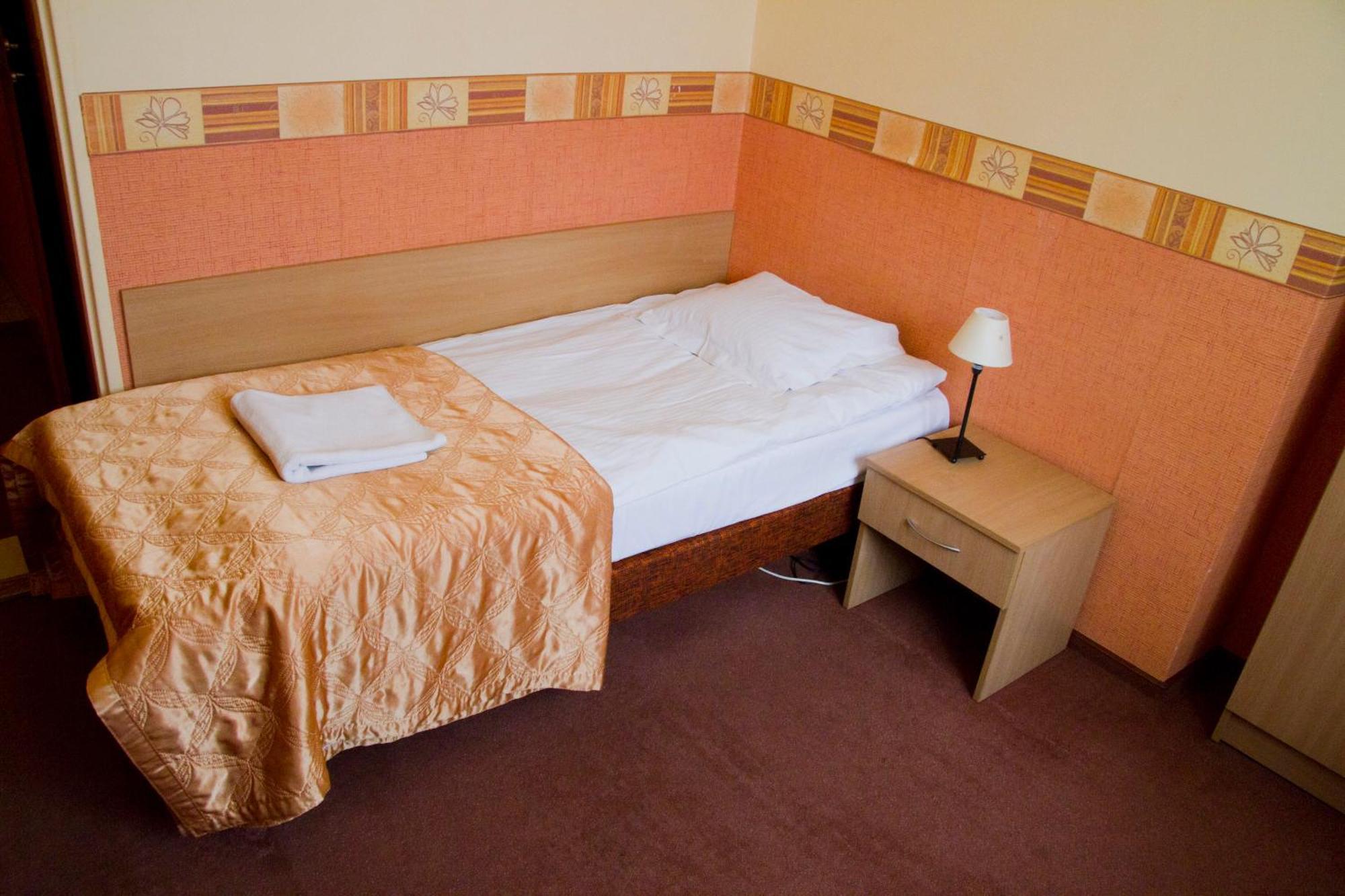 Hotel Iskra رشيشوف المظهر الخارجي الصورة
