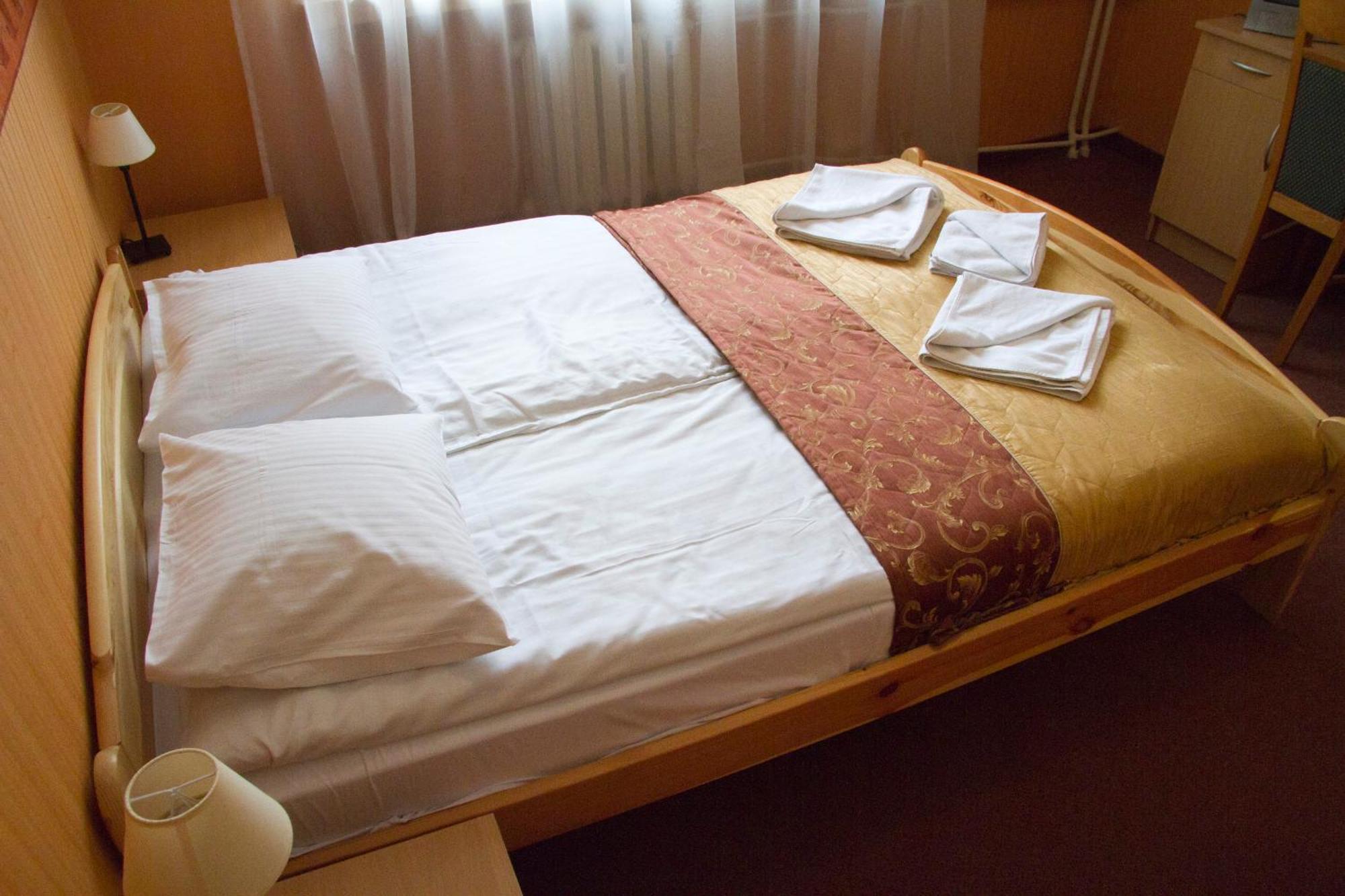 Hotel Iskra رشيشوف المظهر الخارجي الصورة