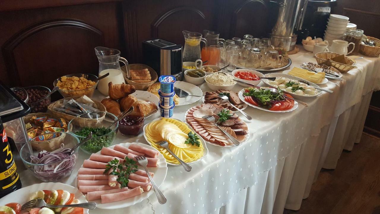 Hotel Iskra رشيشوف المظهر الخارجي الصورة