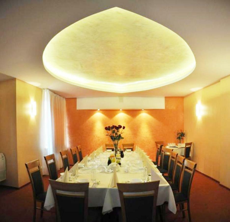 Hotel Iskra رشيشوف المظهر الخارجي الصورة
